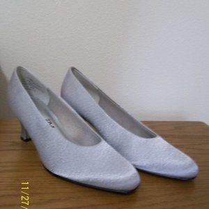 PM Collection by 9.2.5. Silver 2 1/4 High Heels size 9M